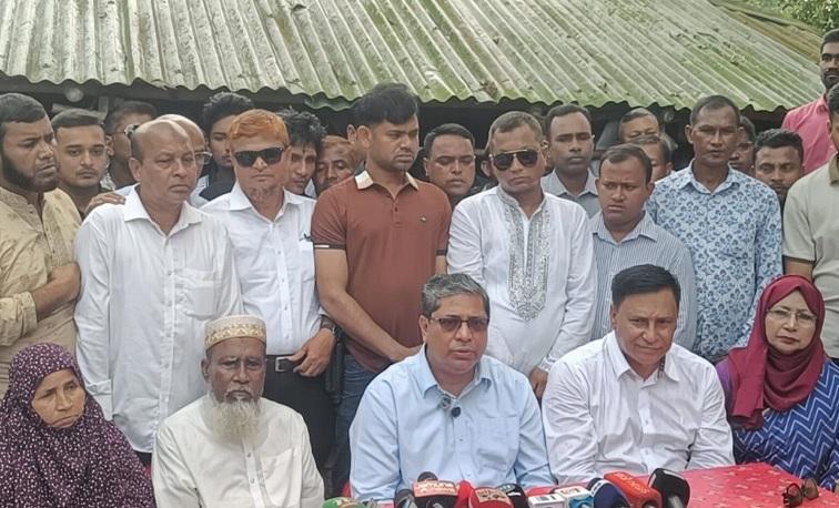 শহীদ আবু সাঈদের বাবা-মায়ের থাকার ঘর ও কবরের সৌন্দর্যবর্ধনে এক কোটি টাকা দেওয়া হবে: মীর শাহে আলম